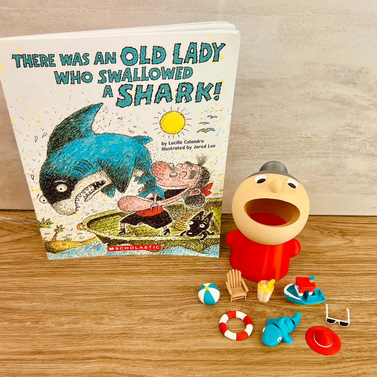 There Was An Old Lady Who Swallowed A Shark Read-Along Set (Summer/Pool)